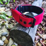 Pohodlný turistický obojok pre psa s červeným popruhom